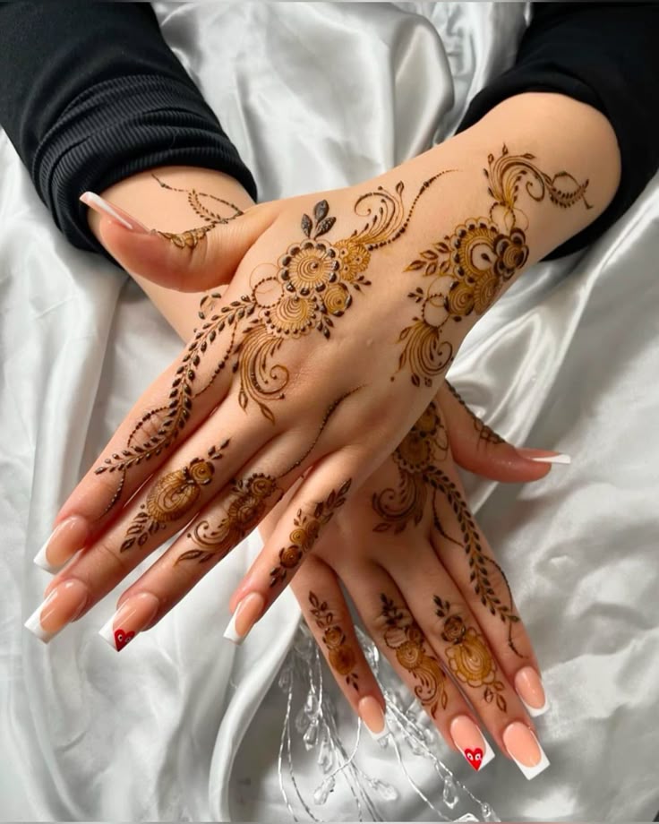 Floral Henna Design – Privat Bokning